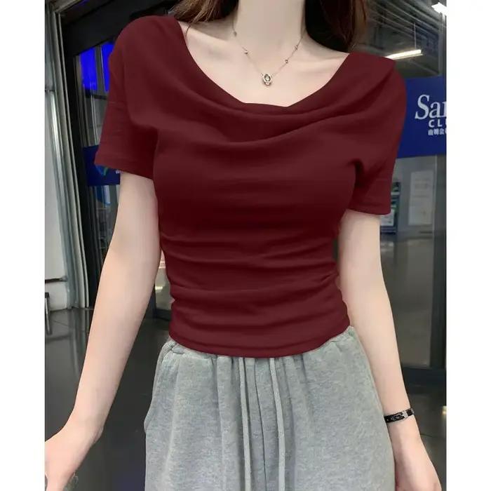 Nouveau T-shirt asymétrique à col diagonal et épaule dénudée, coupe ajustée, manches courtes, design