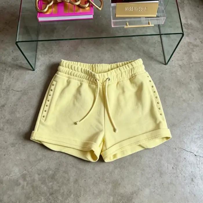 Ensemble sweat-shirt et short Y2K rétro hip-hop streetwear jaune à motif clouté pour femme – Tenue s