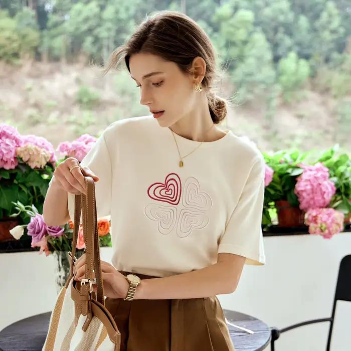 T-shirt brodé OLrain pour femme, collection été 2026, haut à manches courtes, col rond, couleur abri