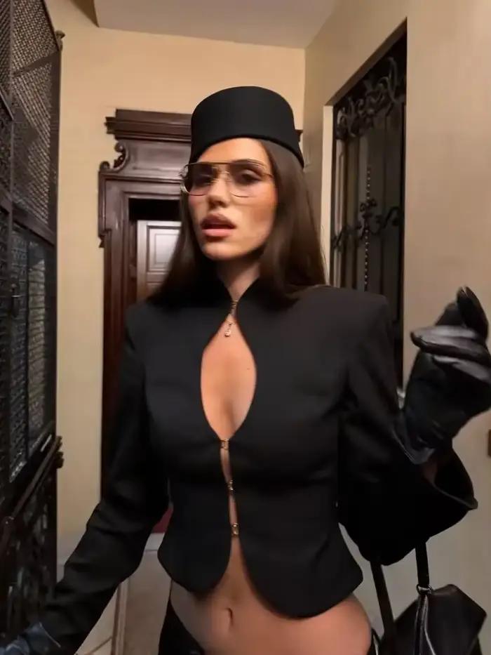 Blazer court noir ajusté pour femme, style corset, sexy, avec épaulettes et décolleté trou de serrur