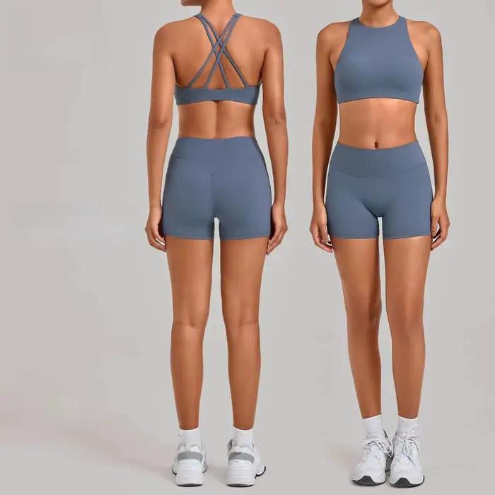 Ensemble de vêtements de sport pour femme : débardeur à dos croisé avec coussinets de poitrine amovibles et shorts de yoga moulants à séchage rapide pour le fitness