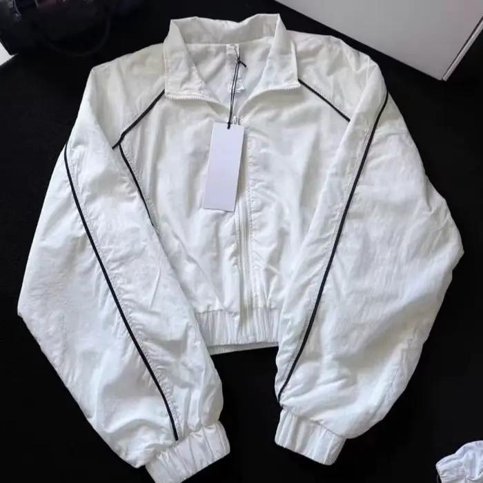 Veste de sport pour femme à fermeture éclair intégrale