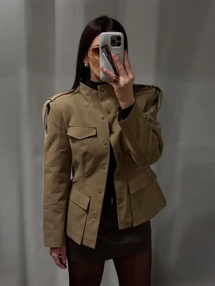 Blazer Manteau Femme Coupe Ajustée Col Montant Épaulettes Poches à Rabat Boutonnage Simple Printemps 2026