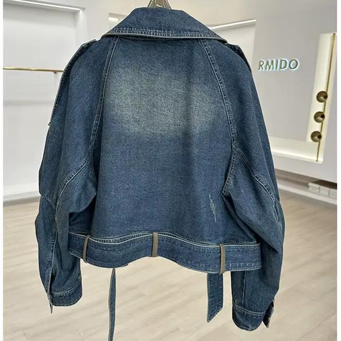 Blouson court en jean patchwork vintage pour femme