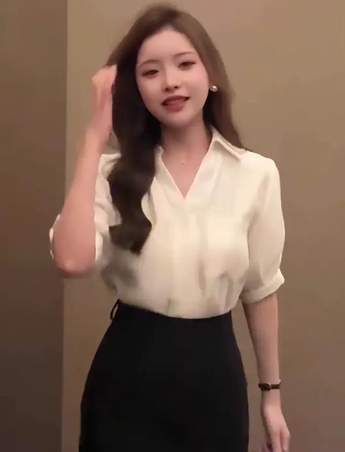 Été blanc chemise à manches courtes 2025 nouveau col en v en mousseline de soie haut élégant bureau dame vêtements hauts