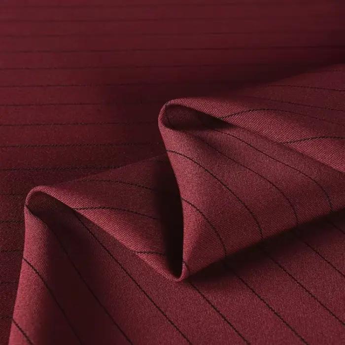Tissu à rayures fines rouge vin