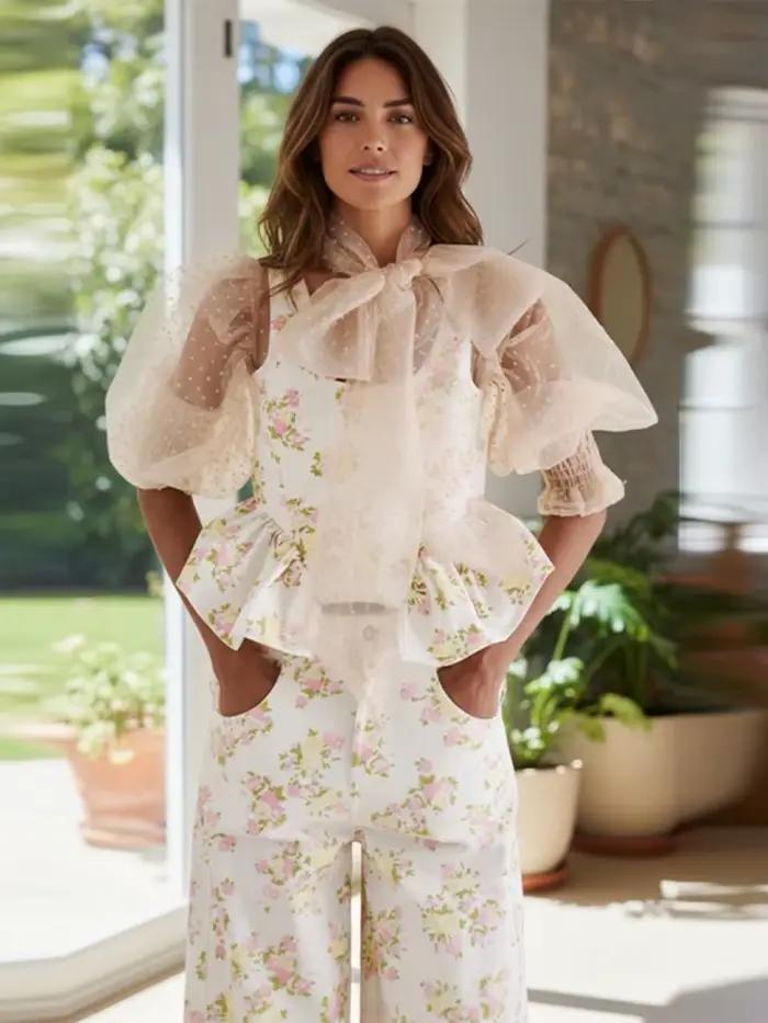 Ensemble pantalon droit imprimé fleurs d'été et chemisier tendance à col en U
