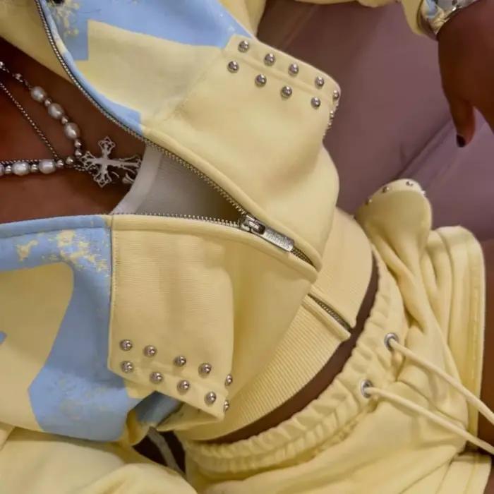 Ensemble sweat-shirt et short Y2K rétro hip-hop streetwear jaune à motif clouté pour femme – Tenue sportive d'été