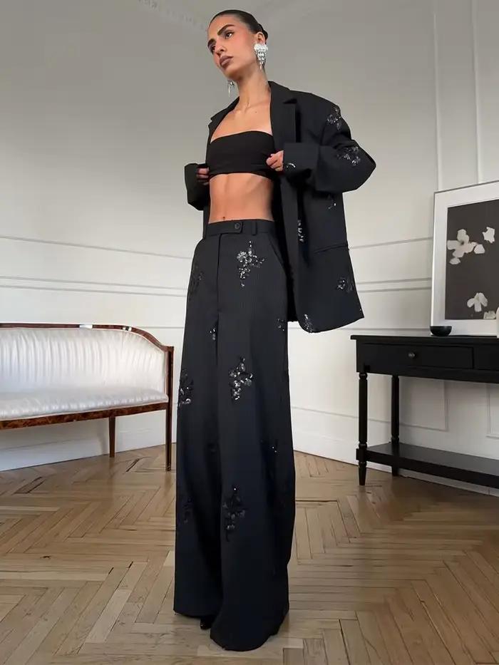 Blazer brodé à paillettes noires