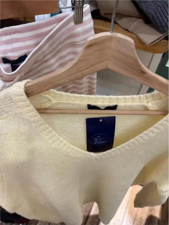 Pull tricoté jaune doux pour femme