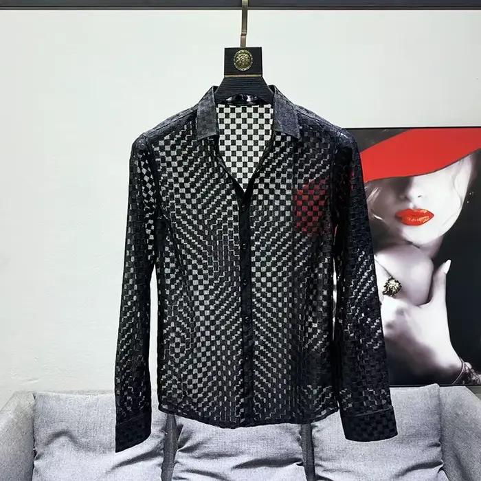 Chemises noires et blanches pour hommes