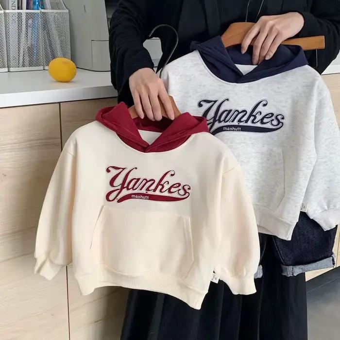 Sweat-shirt à capuche brodé pour enfants