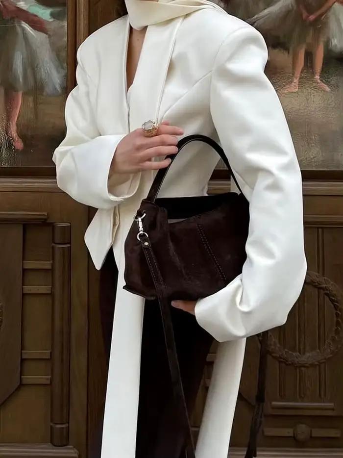 Manteau de costume élégant rayé pour femme avec écharpe