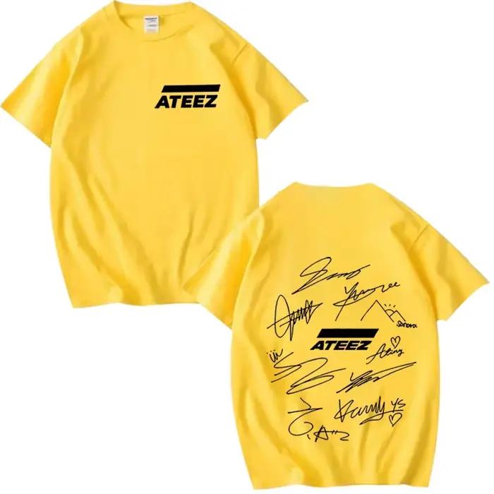 T-shirt ATEEZ World Tour avec signatures des membres du groupe et imprimé géométrique au dos