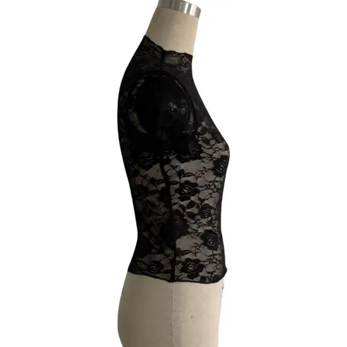 Nouveau T-shirt noir à col montant orné de dentelle, coupe ajustée, pour femme