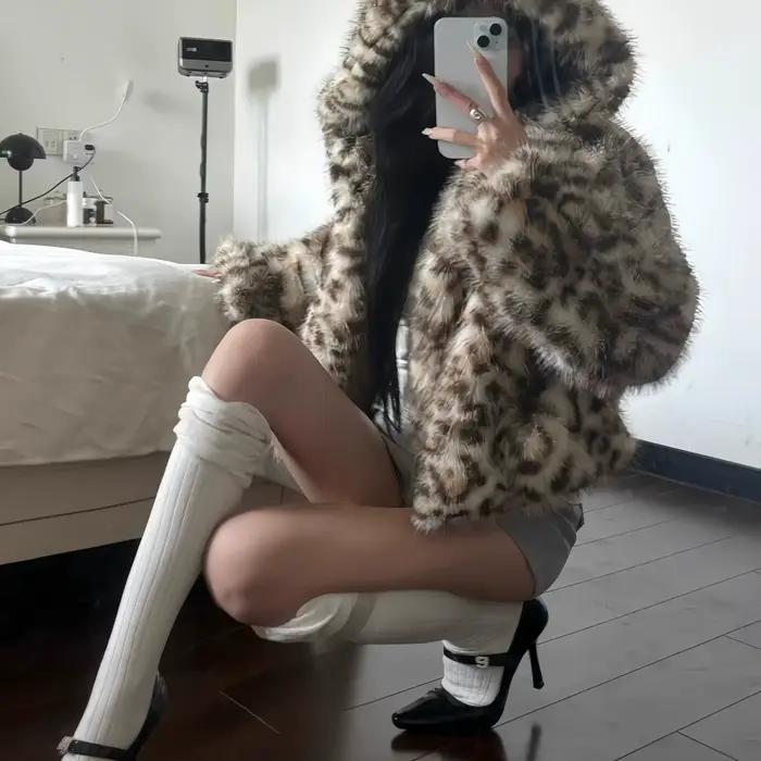 Nouvelle veste courte à capuche en fourrure avec isolation épaisse de qualité supérieure