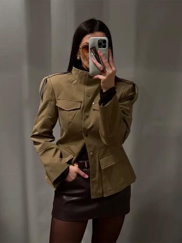Blazer Manteau Femme Coupe Ajustée Col Montant Épaulettes Poches à Rabat Boutonnage Simple Printemps 2026
