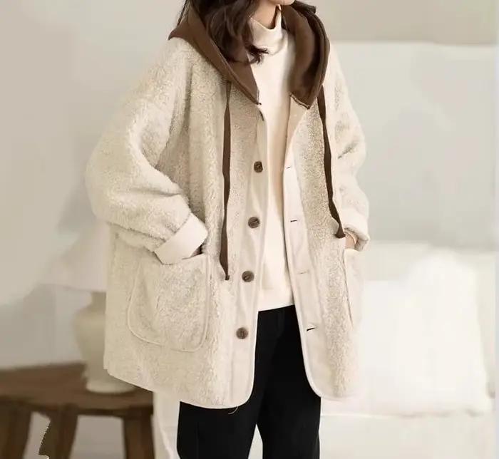 Veste courte à capuche en velours pour femme