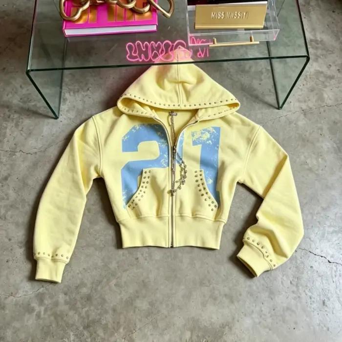 Ensemble sweat-shirt et short Y2K rétro hip-hop streetwear jaune à motif clouté pour femme – Tenue sportive d'été