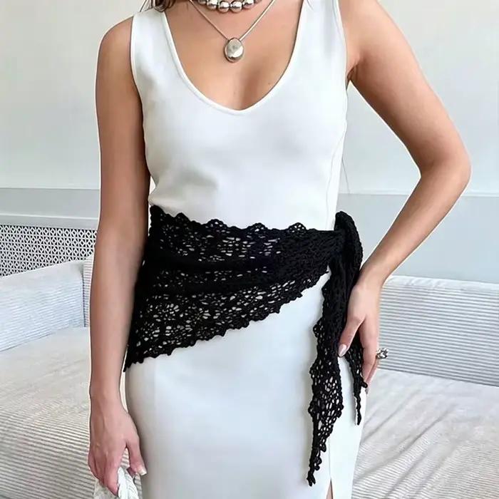 Écharpe triangulaire en dentelle au crochet, style vintage ajouré, écharpe de tête tricotée, écharpe artistique irrégulière pour superposition et looks rétro