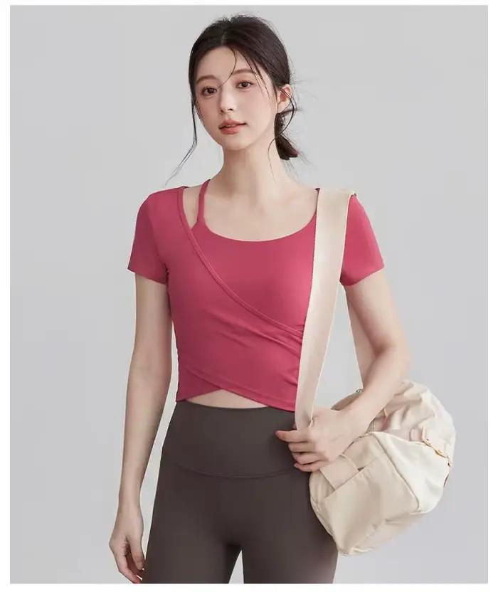 Hauts amincissants élégants en polyester pour femmes, vêtements de yoga et Pilates, coussinets de poitrine inclus, séchage rapide, confort optimal, occasions spéciales et entraînement quotidien
