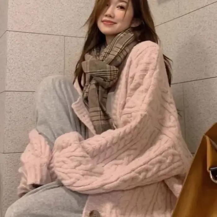Pull torsadé rose pour femme