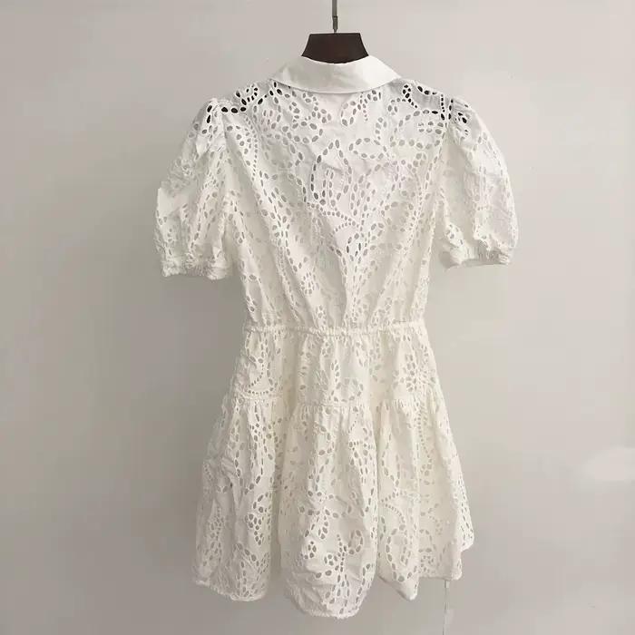 Robe brodée blanche pour femmes