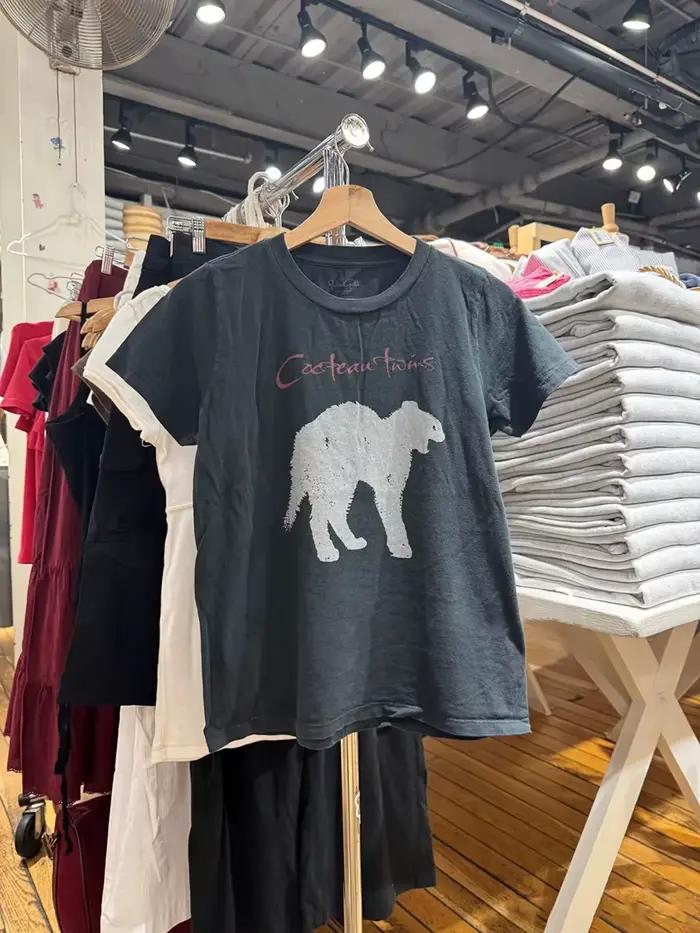 T-shirt noir à imprimé léopard pour femme