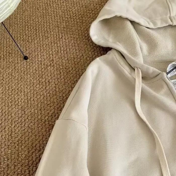 Veste courte à capuche pour femme