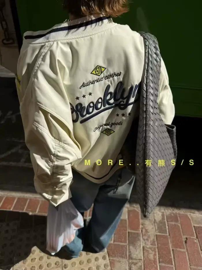 Blouson de baseball rétro américain brodé de lettres pour femme – Collection Printemps 2026 – Coupe ample