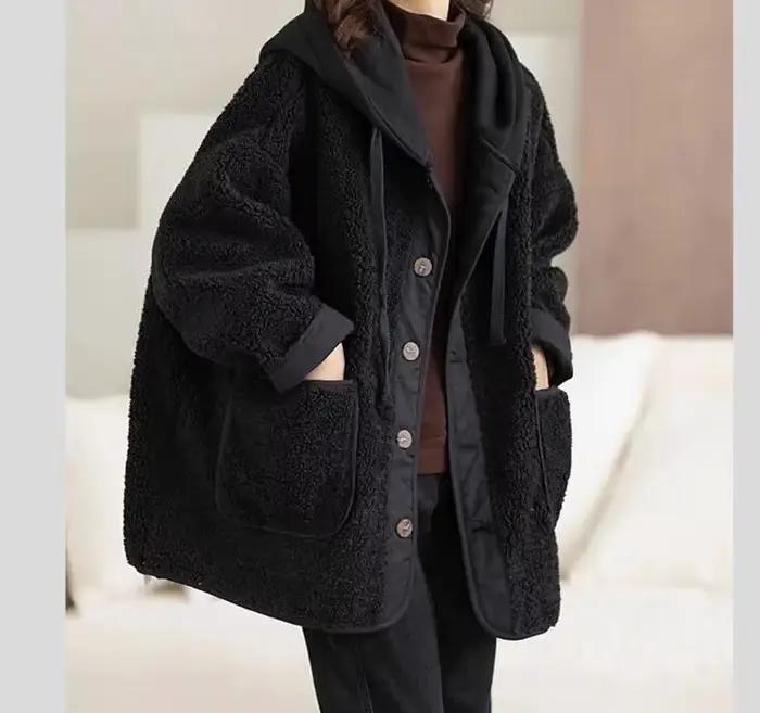 Veste courte à capuche en velours pour femme