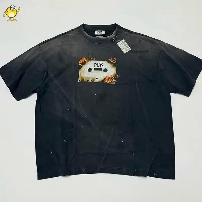 T-shirt Streetwear Vintage Noir Délavé Saint pour Homme et Femme – Qualité Supérieure