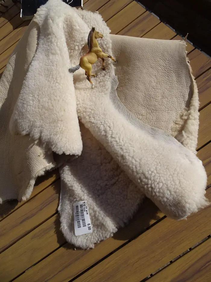 Veste en peau de mouton beige et blanche pour homme