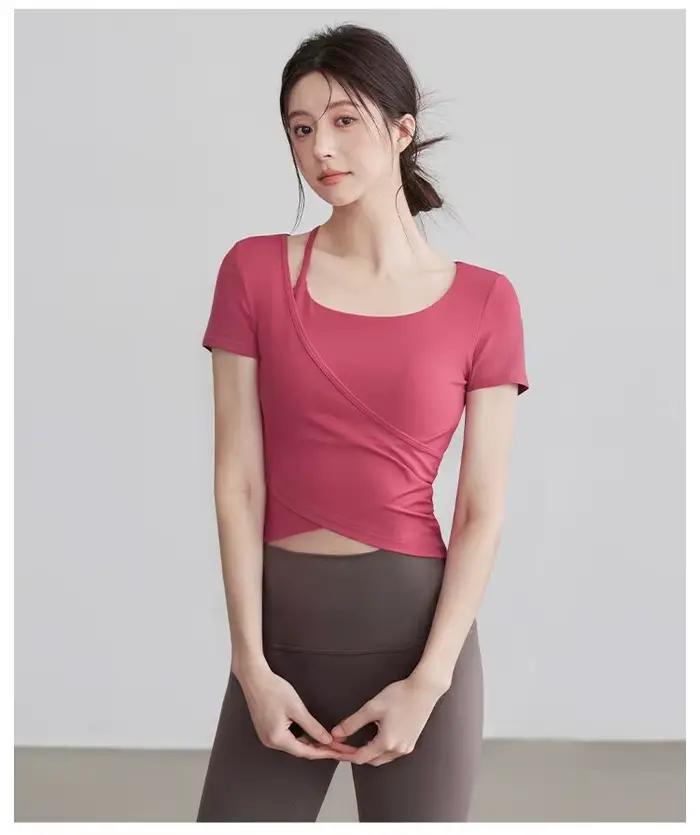 Hauts amincissants élégants en polyester pour femmes, vêtements de yoga et Pilates, coussinets de poitrine inclus, séchage rapide, confort optimal, occasions spéciales et entraînement quotidien