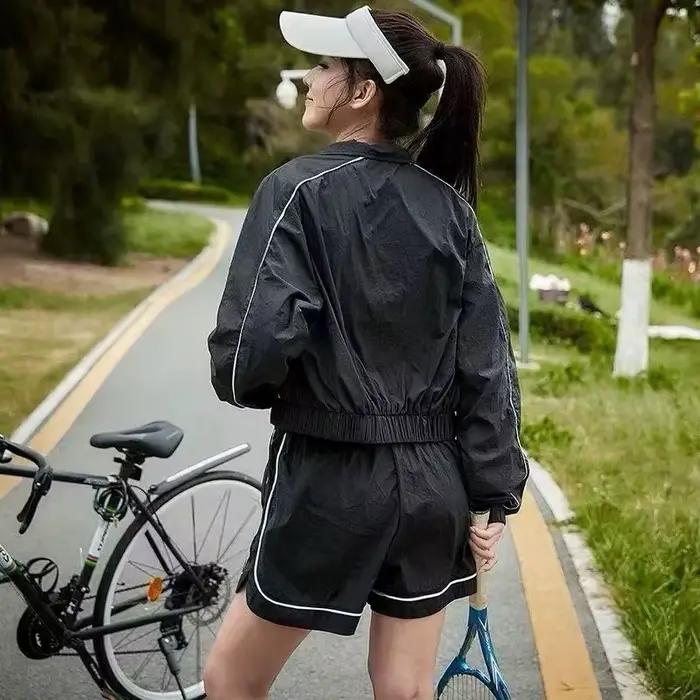 Veste de sport pour femme à fermeture éclair intégrale