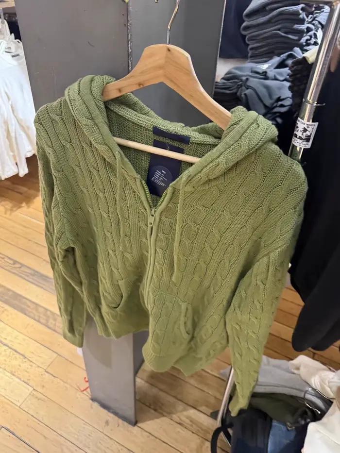 Cardigan vert torsadé à fleurs