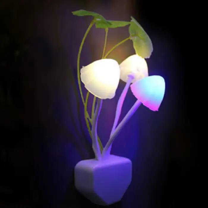 Nouveauté champignon champignon veilleuse ue et US prise capteur de lumière 220V 3 LED coloré champi