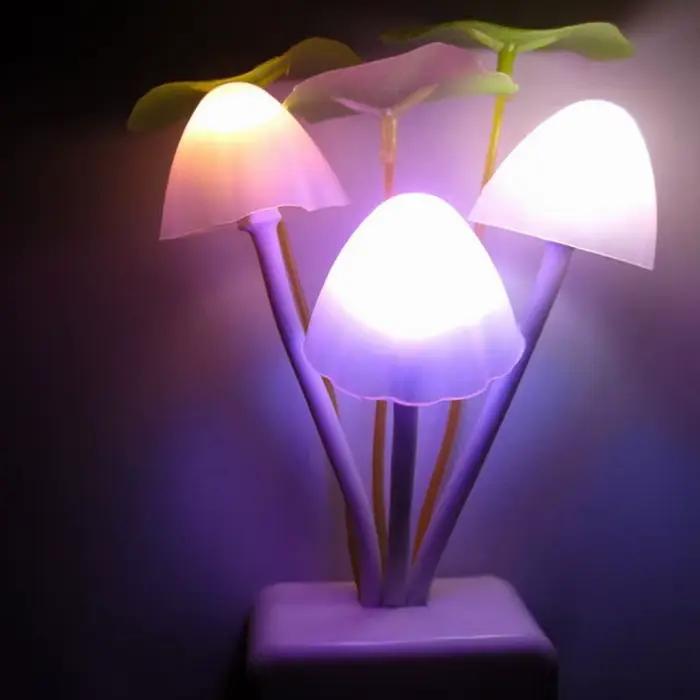Nouveauté champignon champignon veilleuse ue et US prise capteur de lumière 220V 3 LED coloré champi