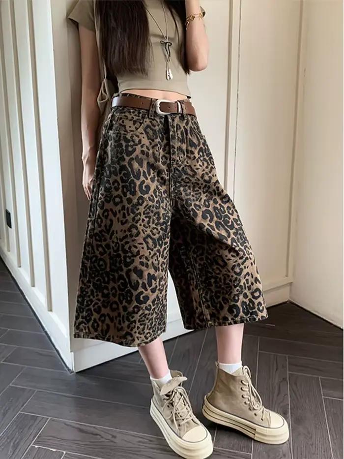 Pantalon court imprimé léopard pour femme – Nouvelle collection été 2025 – Coupe slim taille haute –
