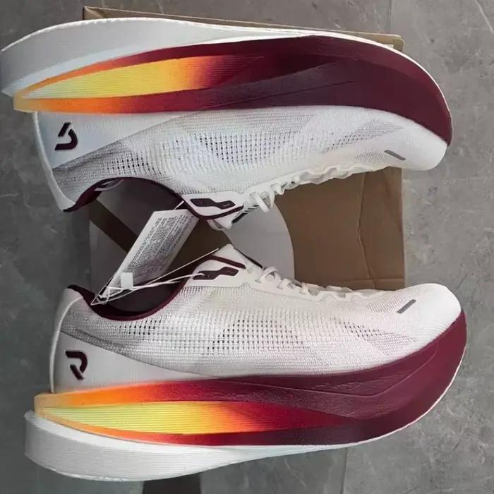Chaussures de jogging super cool pour hommes et femmes, chaussures de course de marque de luxe, chaussures d'entraînement unisexes avec plaque en carbone, baskets en mesh pour couples