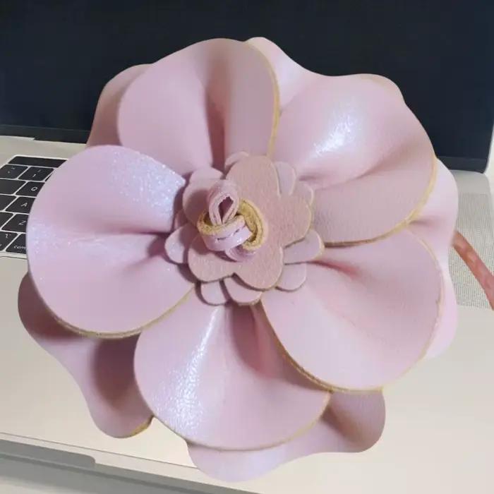 Nouvelle broche fleur en cuir de 8 cm pour femme