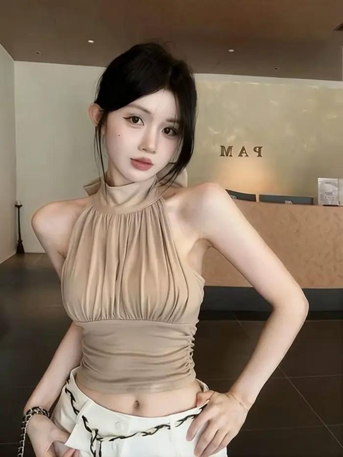 T-shirt de luxe sans manches à col licou pour femme