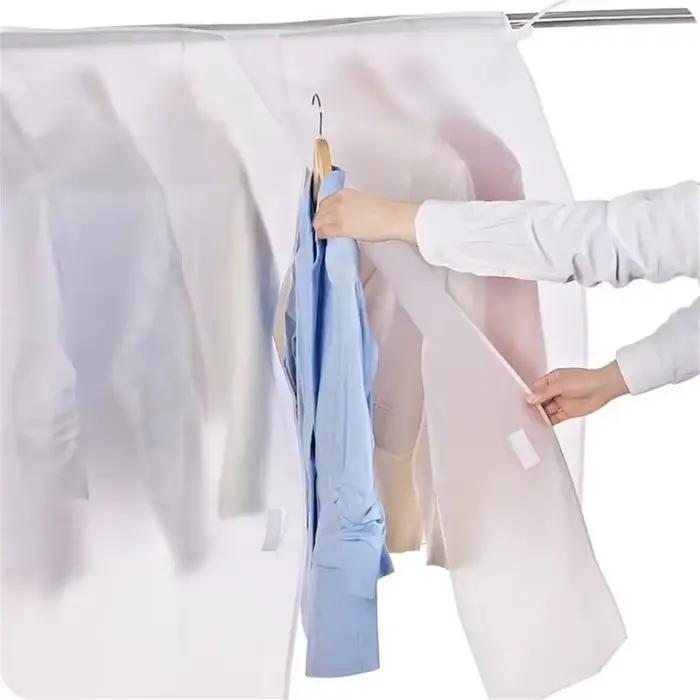 Housse de protection transparente pour vêtements