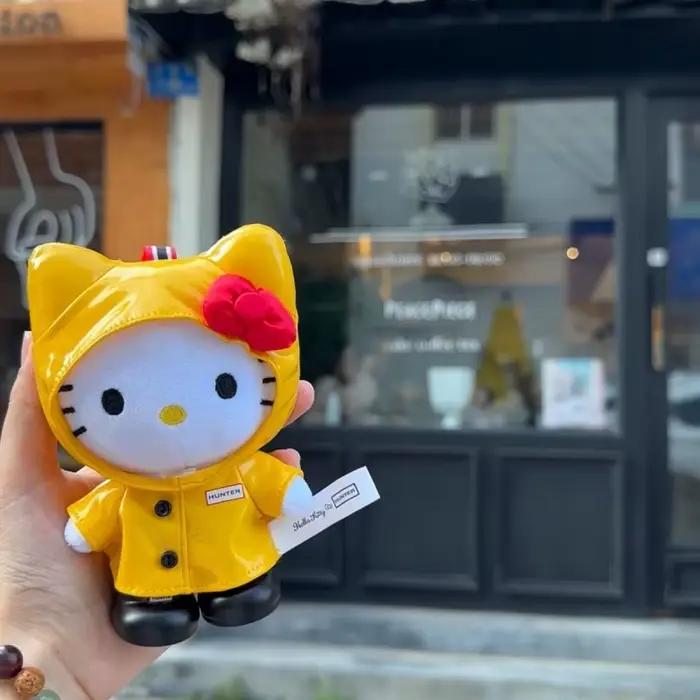 Porte-clés peluche Hello Kitty mignon en forme de veste de pluie jaune, pendentif de sac, ornements, cadeau